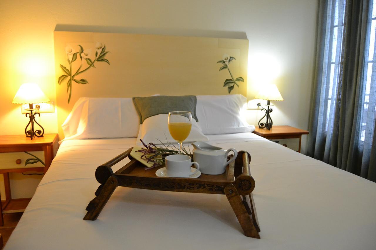 Hostal Toribio Galaroza Bagian luar foto