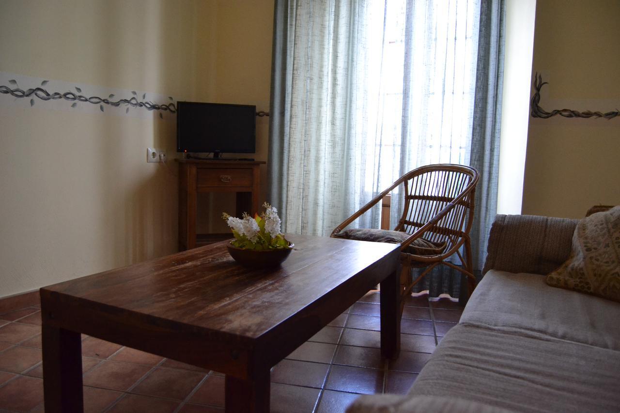 Hostal Toribio Galaroza Bagian luar foto
